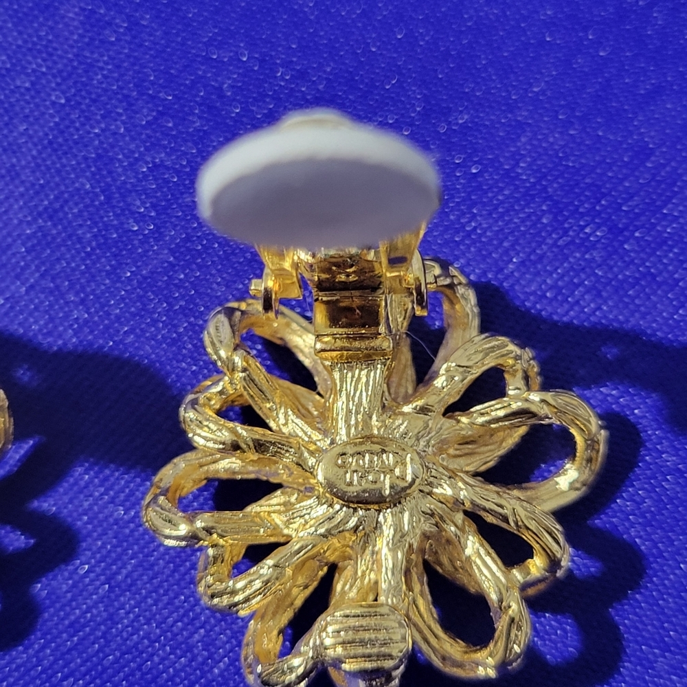 Joan Rivers Floral Rope Goldtone Rhinestone Brooch and Earring Set - Picture 10 of 11